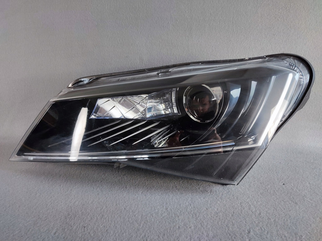 Frontscheinwerfer Skoda Superb III 3V1941015B Xenon Links Scheinwerfer Headlight