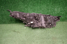 Laden Sie das Bild in den Galerie-Viewer, Frontscheinwerfer Toyota Yaris Links Scheinwerfer Headlight SCH2054040741cb