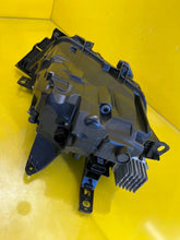 Laden Sie das Bild in den Galerie-Viewer, Frontscheinwerfer Opel Astra L 9852849880 Full LED Ein Stück (Rechts oder Links) SCH1937319248vx