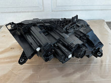 Laden Sie das Bild in den Galerie-Viewer, Frontscheinwerfer Skoda Enyaq 5LB941015A LED Links Scheinwerfer Headlight