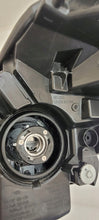 Laden Sie das Bild in den Galerie-Viewer, Frontscheinwerfer Toyota Yaris Rechts Scheinwerfer Headlight