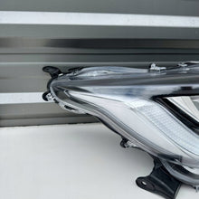 Laden Sie das Bild in den Galerie-Viewer, Frontscheinwerfer Toyota Yaris 27583R LED Rechts Scheinwerfer Headlight SCH9145272275qg