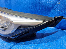 Laden Sie das Bild in den Galerie-Viewer, Frontscheinwerfer Kia Stonic 92101-H8 LED Links Scheinwerfer Headlight SCH6553092331pw