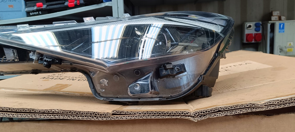 Frontscheinwerfer Hyundai Elantra VII 92101-AA Full LED Links Headlight