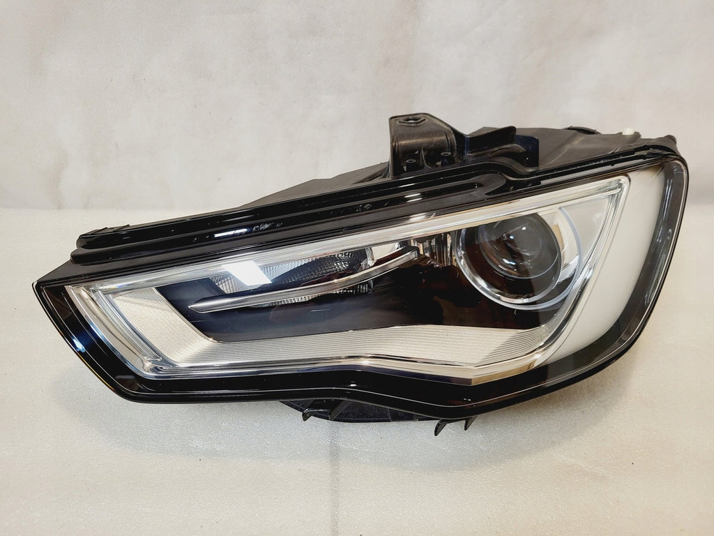 Frontscheinwerfer Audi A3 8V0941031 Xenon Ein Stück (Rechts oder Links)