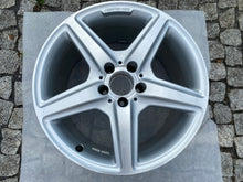 Load image into Gallery viewer, 1x Alufelge 18 Zoll 9.5" 5x112 48ET Glanz Silber A2184011502 Mercedes-Benz Cls FEL7781465463yx