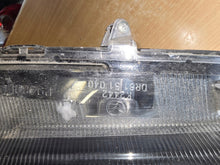 Laden Sie das Bild in den Galerie-Viewer, Frontscheinwerfer Mazda 6151040 Links Scheinwerfer Headlight