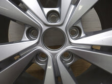 Laden Sie das Bild in den Galerie-Viewer, 1x Alufelge 18 Zoll 7.5&quot; 5x112 50ET Glanz Silber 10A071498 Vw Rim Wheel