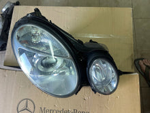 Load image into Gallery viewer, Frontscheinwerfer Mercedes-Benz W211 A2118201461 Xenon Rechts Headlight SCH5256683395xq