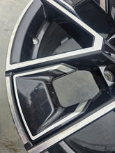 Laden Sie das Bild in den Galerie-Viewer, 1x Alufelge 18 Zoll 8.5" 5x112 36ET Glanz Schwarz 8747286 BMW Rim Wheel FEL9365578554le