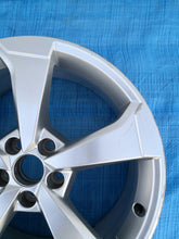 Load image into Gallery viewer, 1x Alufelge 19 Zoll 8.0&quot; 5x112 49ET Glanz Silber 8V0601025CE Audi A3 Rim Wheel