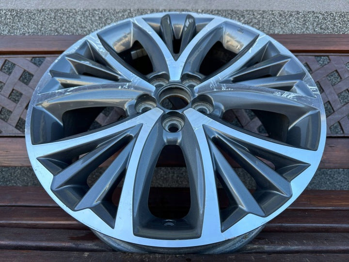 1x Alufelge 17 Zoll 6.5" 5x100 50ET Glanz Graphit PW457-0D005 Mg Yaris Rim Wheel FEL1013424892ap