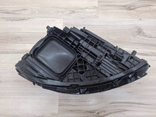 Laden Sie das Bild in den Galerie-Viewer, Frontscheinwerfer Mercedes-Benz W177 A1779063705 LED Links Headlight SCH9015397075fw