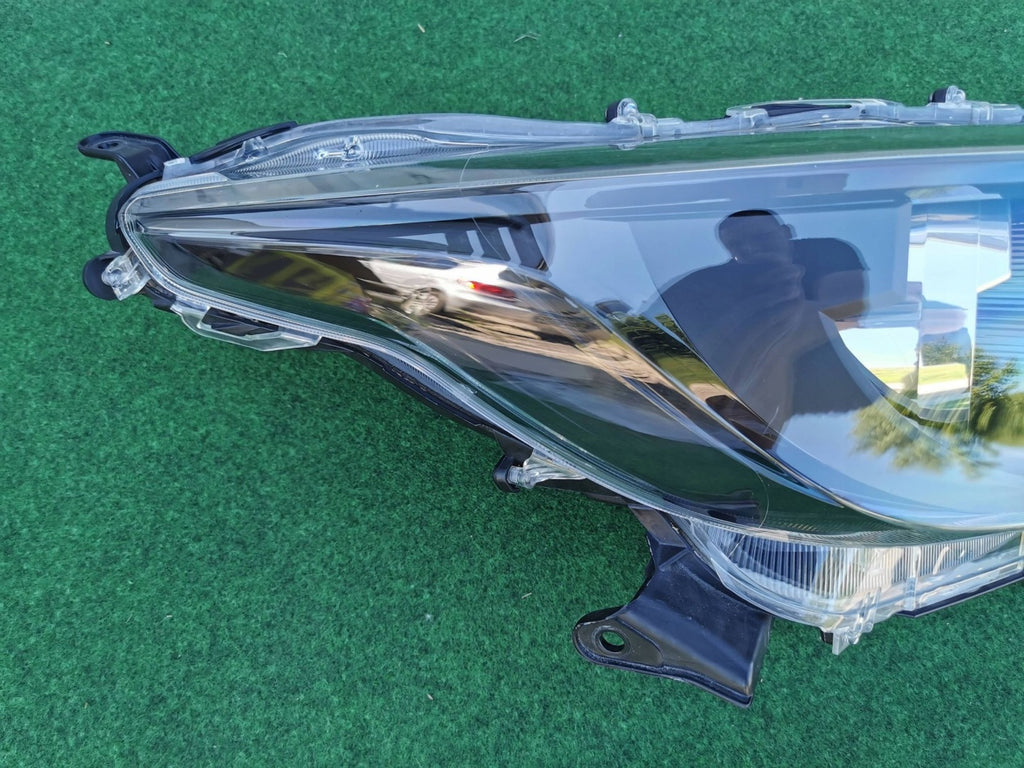Frontscheinwerfer Toyota Yaris Rechts Scheinwerfer Headlight SCH1460371990ot
