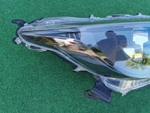 Laden Sie das Bild in den Galerie-Viewer, Frontscheinwerfer Toyota Yaris Rechts Scheinwerfer Headlight SCH1460371990ot