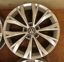 Load image into Gallery viewer, 4x Alufelge 17 Zoll 7.0" 5x112 40ET Glanz Silber 5NA601025 VW Tiguan Rim Wheel FEL3212489459zl