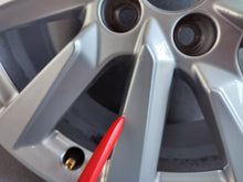 Laden Sie das Bild in den Galerie-Viewer, 1x Alufelge 16 Zoll 6.5" 5x100 40ET Glanz Silber 82A601025 Audi A1 Rim Wheel FEL3582312777ko