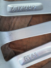 Load image into Gallery viewer, 1x Alufelge 16 Zoll 6.0" 4x98 41ET Glanz Grau 52140532 Fiat 500 Rim Wheel FEL7340054015tl