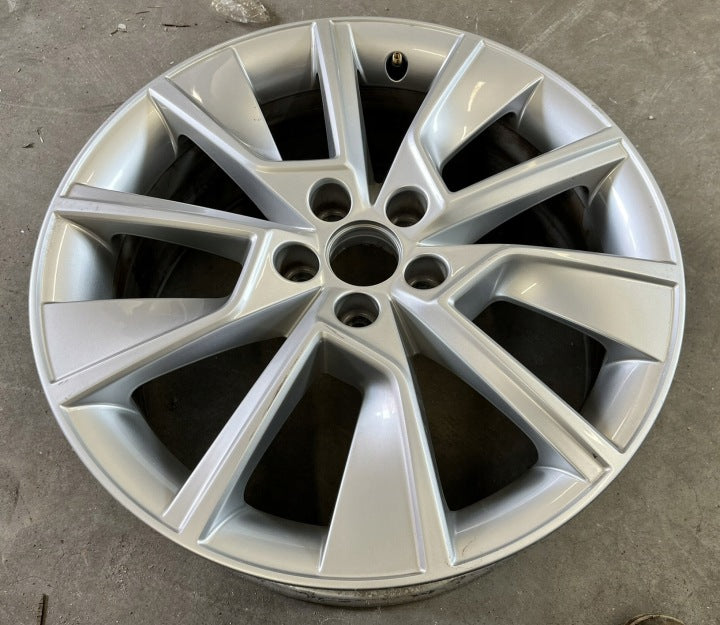 1x Alufelge 17 Zoll 6.5" 5x100 40ET Glanz Silber 658601025D Skoda Scala Kamiq FEL2922954077sc