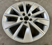 Load image into Gallery viewer, 1x Alufelge 17 Zoll 6.5" 5x100 40ET Glanz Silber 658601025D Skoda Scala Kamiq FEL2922954077sc