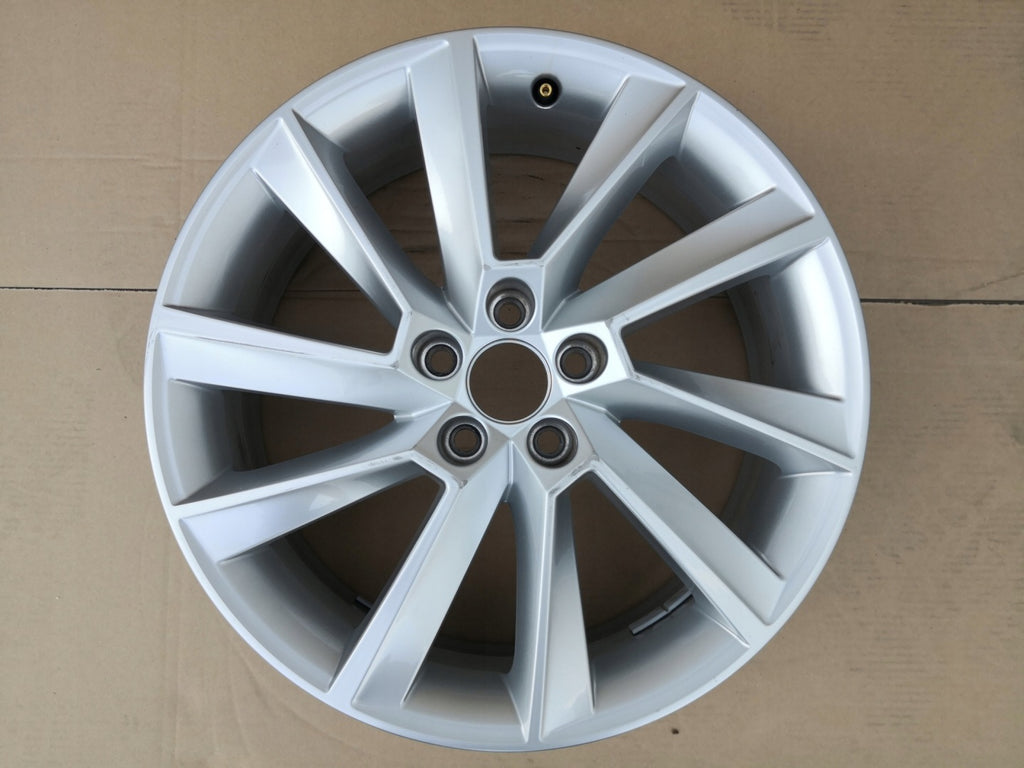 1x Alufelge 17 Zoll 6.5" 5x100 40ET Glanz Silber 657601025 Skoda Scala Rim Wheel FEL8047061427mk