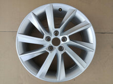 Load image into Gallery viewer, 1x Alufelge 17 Zoll 6.5" 5x100 40ET Glanz Silber 657601025 Skoda Scala Rim Wheel FEL8047061427mk
