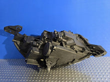 Laden Sie das Bild in den Galerie-Viewer, Frontscheinwerfer Peugeot 2008 208 II 9833036380 Full LED Links Headlight