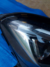 Laden Sie das Bild in den Galerie-Viewer, Frontscheinwerfer Mercedes-Benz Gla A1569067000 LED Rechts Headlight SCH3582070271ns
