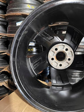 Laden Sie das Bild in den Galerie-Viewer, 1x Alufelge 17 Zoll 7.5" 5x112 51ET Glanz Schwarz 2G0601025AB VW I Rim Wheel FEL7981545470uf