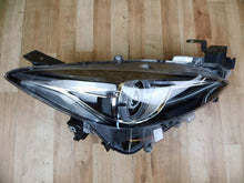 Laden Sie das Bild in den Galerie-Viewer, Frontscheinwerfer Mazda 3 BHR251030 Xenon Rechts Scheinwerfer Headlight SCH2245009622xu