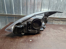 Laden Sie das Bild in den Galerie-Viewer, Frontscheinwerfer Ford Focus BM51-13W030-AK BM51-13W029-AK Halogen Ein Satz