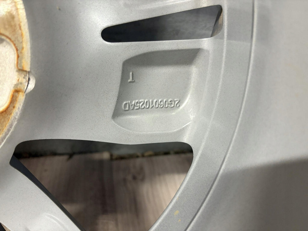 1x Alufelge 15 Zoll 5.5" 5x112 40ET Glanz Silber 2G0601025N VW Polo Rim Wheel FEL5416158759nu