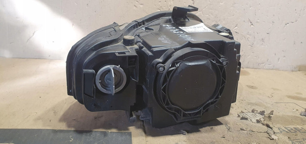 Frontscheinwerfer Audi A4 8E0941003AF Ein Stück (Rechts oder Links) Headlight