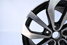 Laden Sie das Bild in den Galerie-Viewer, 1x Alufelge 17 Zoll 7.0" 5x112 45ET Glanz Schwarz 2GA601025AG VW T-Roc Rim Wheel FEL6478475097wt