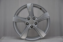 Laden Sie das Bild in den Galerie-Viewer, 1x Alufelge 17 Zoll 7.5" 5x112 38ET 8W0601025EH Audi Rim Wheel FEL1371161791nc
