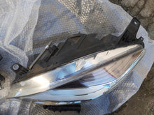 Laden Sie das Bild in den Galerie-Viewer, Frontscheinwerfer Mercedes-Benz W251 A2518206861 Xenon Ein Satz Headlight