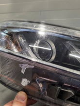 Load image into Gallery viewer, Frontscheinwerfer Kia Sorento I 2P924 Rechts Scheinwerfer Headlight SCH6269009136tb