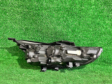 Laden Sie das Bild in den Galerie-Viewer, Frontscheinwerfer Hyundai I30 III 92101G4000 Links Scheinwerfer Headlight