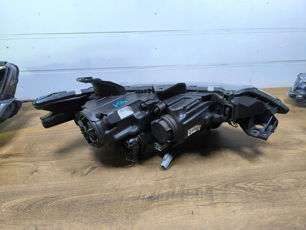 Frontscheinwerfer Mitsubishi Outlander III ECM921-22A10 Links Headlight