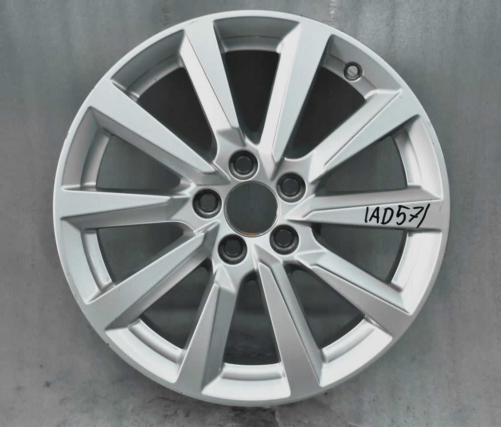 1x Alufelge 16 Zoll 6.5" 5x100 40ET Glanz Silber 82A601025C Audi A1 Rim Wheel