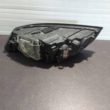 Load image into Gallery viewer, Frontscheinwerfer Volvo S40 31299588 Xenon Rechts Scheinwerfer Headlight SCH2801408564wa