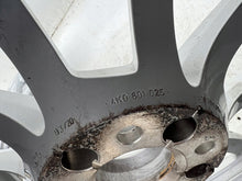 Laden Sie das Bild in den Galerie-Viewer, 1x Alufelge 17 Zoll 7.5" 5x112 36ET Silber 4K0601025 Audi A5 A4 Rim Wheel FEL1575012076sc