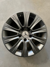 Laden Sie das Bild in den Galerie-Viewer, 1x Alufelge 16 Zoll 8.0&quot; 5x112 46ET Glanz Graphit A2124015802 Mercedes-Benz W212