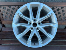 Laden Sie das Bild in den Galerie-Viewer, 1x Alufelge 18 Zoll 7.5" 5x112 51ET Glanz Silber 5F0601025AA Cupra Leon FEL7880186554xa