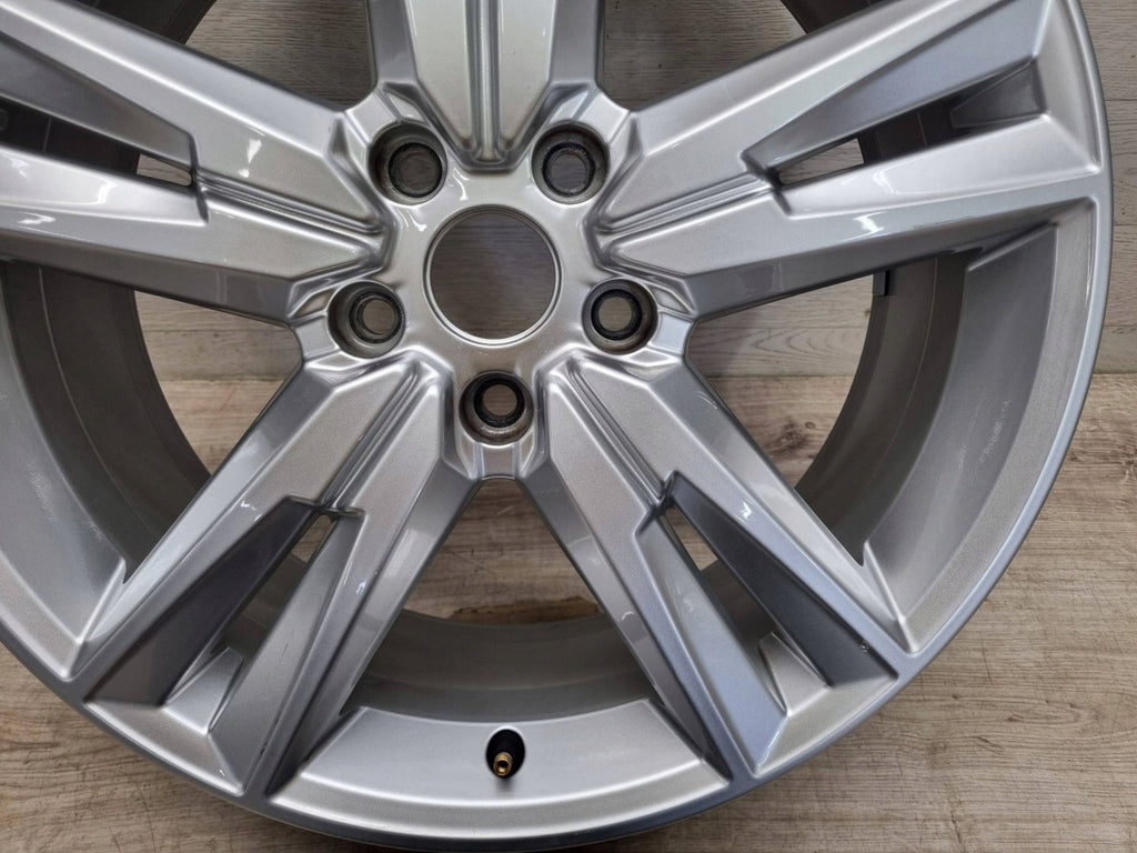 1x Alufelge 18 Zoll 7.0" 5x112 45ET Glanz Silber 575601025G Seat Ateca Rim Wheel FEL8811558617tg