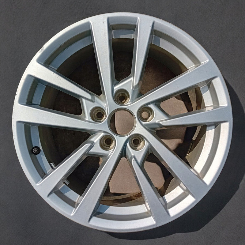 1x Alufelge 17 Zoll 7.5" 5x112 51ET Glanz Silber 8V0601025 Audi A3 Rim Wheel