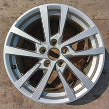 Load image into Gallery viewer, 1x Alufelge 17 Zoll 7.5&quot; 5x112 51ET Glanz Silber 8V0601025 Audi A3 Rim Wheel