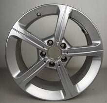 Laden Sie das Bild in den Galerie-Viewer, 1x Alufelge 17 Zoll 6.5" 5x112 44ET Glanz Silber A1774011200 Mercedes-Benz FEL5940713825ay