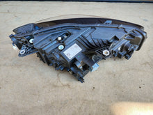 Laden Sie das Bild in den Galerie-Viewer, Frontscheinwerfer BMW 2 Active Tourer U06 5A42247-08 Links Headlight SCH5697220293cc