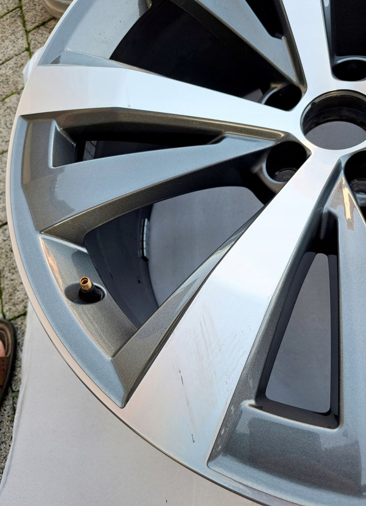 1x Alufelge 21 Zoll 10.0" 5x112 20ET Glanz Grau 4M8601025AA Audi Mg Rim Wheel FEL8097949318pn